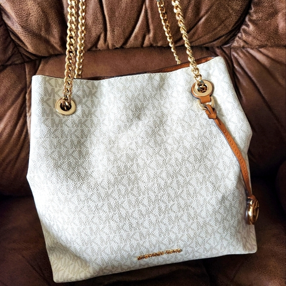 Michael Kors Handbags - Euc Michael Kors Leather Shoulder Bag Purse